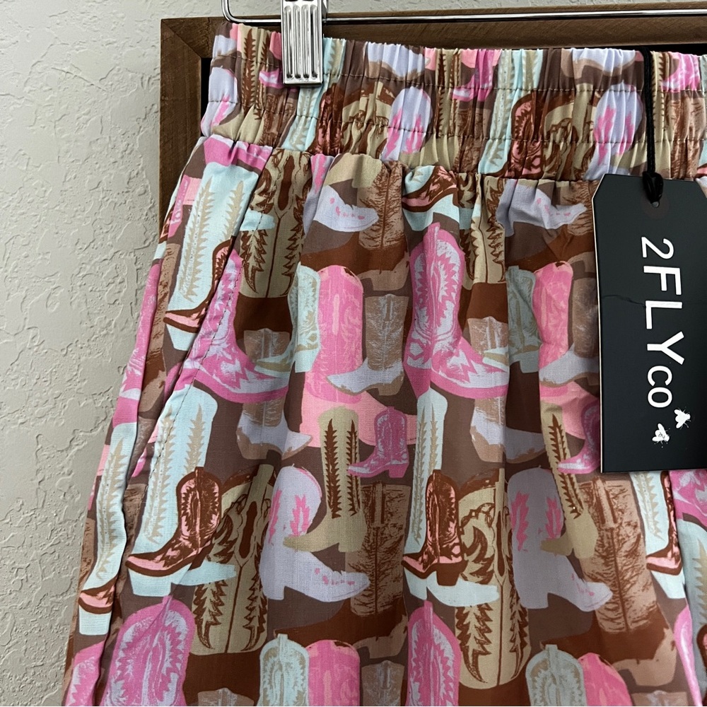 Two 2 Fly Cowboy Boot Print Shorts Pink Brown Tan Pull On Elastic Waist NWT M - Picture 4 of 9